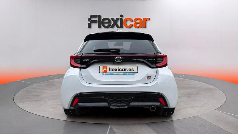 Usado Toyota Yaris Hybrid Sport 116 CV (85 kW) 2023 Blanco Utilitario