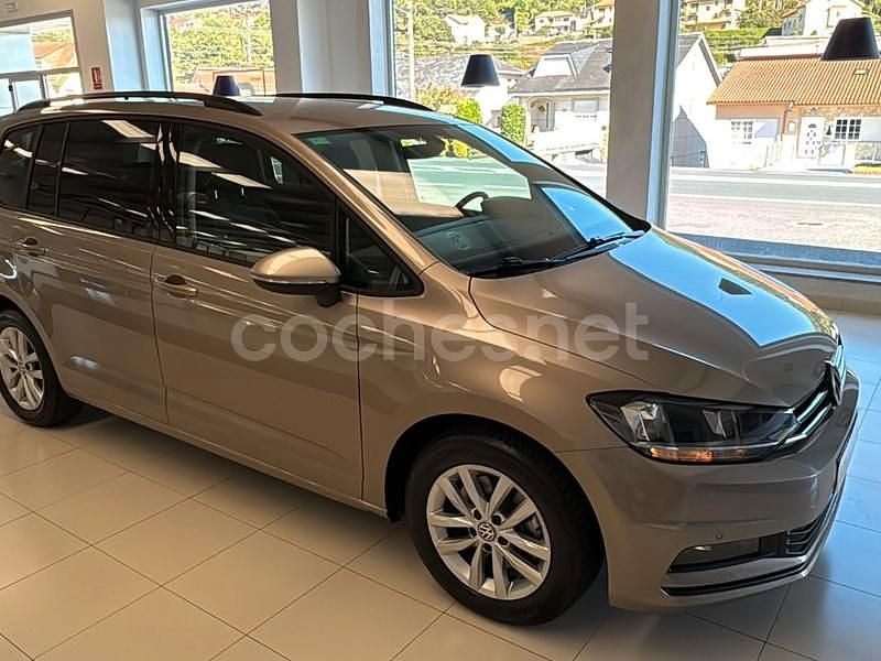 Usado VW Touran Advance 150 CV (110 kW) 2017 Beige Monovolumen