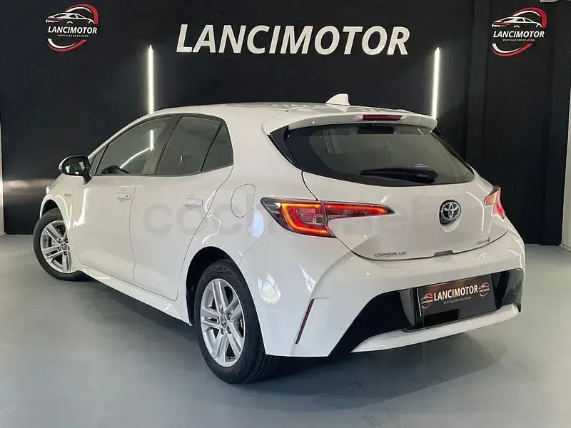 Käytetty Toyota Corolla Style 122 HP (89 kW) 2021 Valkoinen Sedan