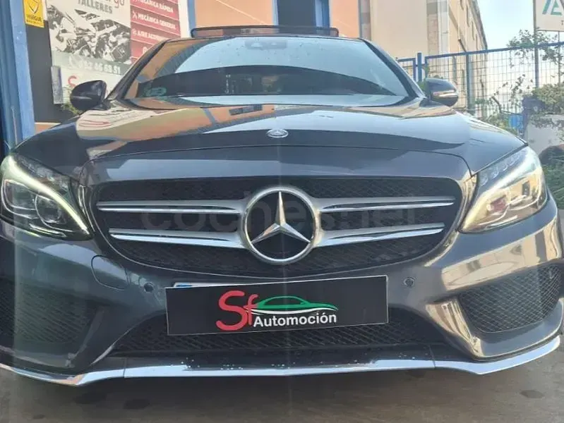 Usado Mercedes C220 AMG line 170 CV (125 kW) 2015 Gris / plata Berlina