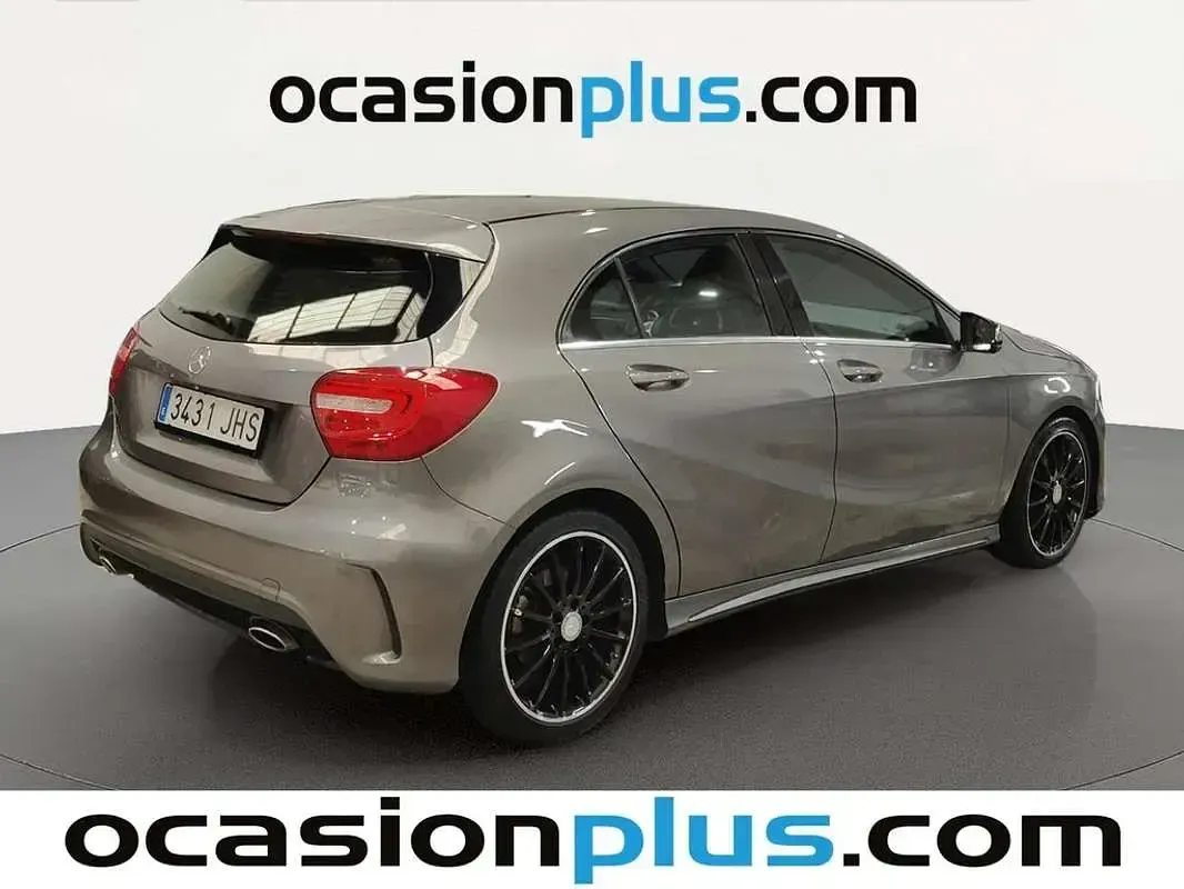 Usado Mercedes A200 AMG line 136 CV (100 kW) 2015 Gris Utilitario