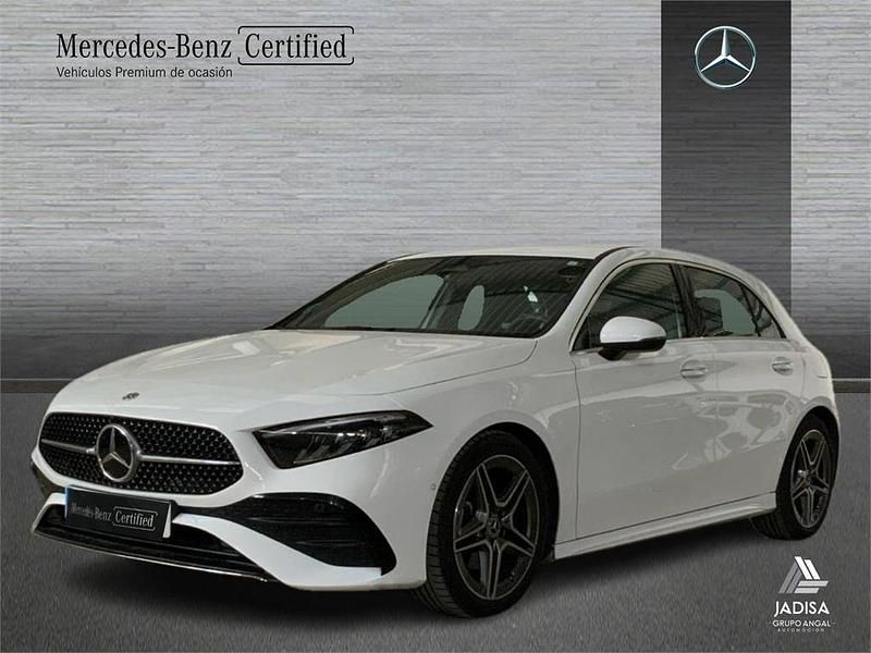 Usado Mercedes A180 AMG line 136 CV (100 kW) 2025 Blanco Berlina