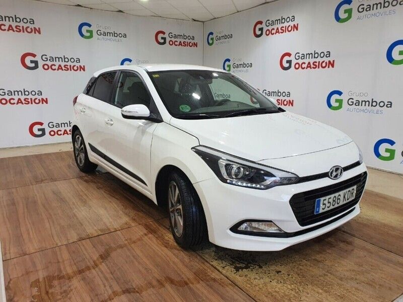 Usado Hyundai i20 101 CV (74 kW) 2017 Blanco Berlina