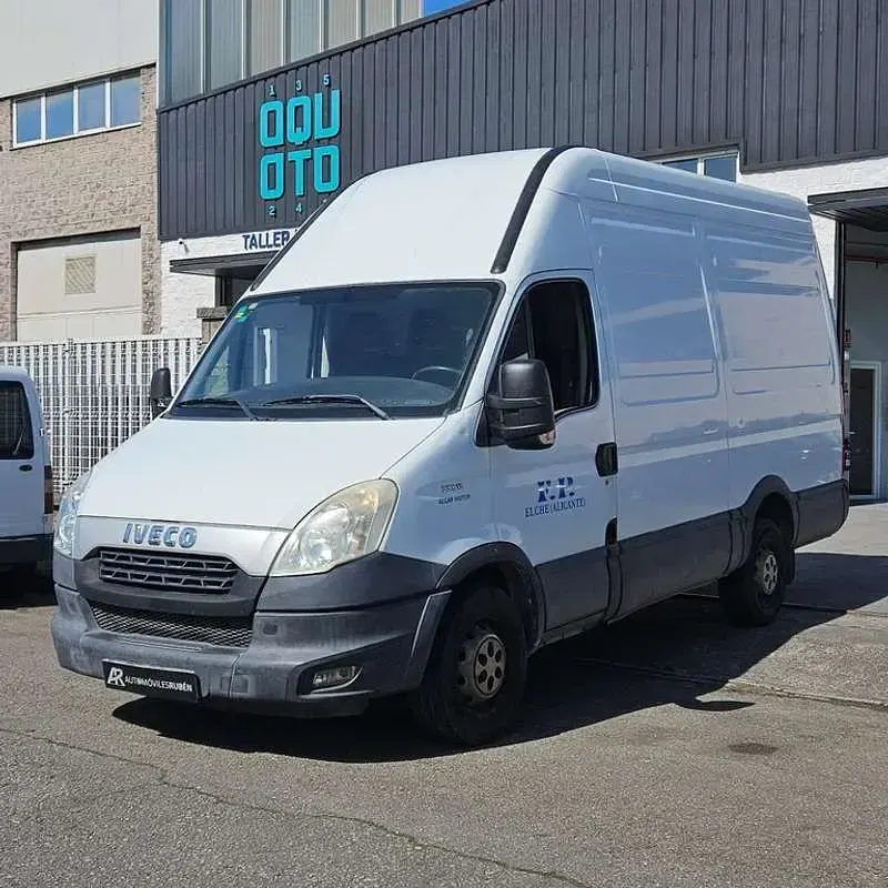 Usado Iveco Daily 105 CV (77 kW) 2012 Blanco Van