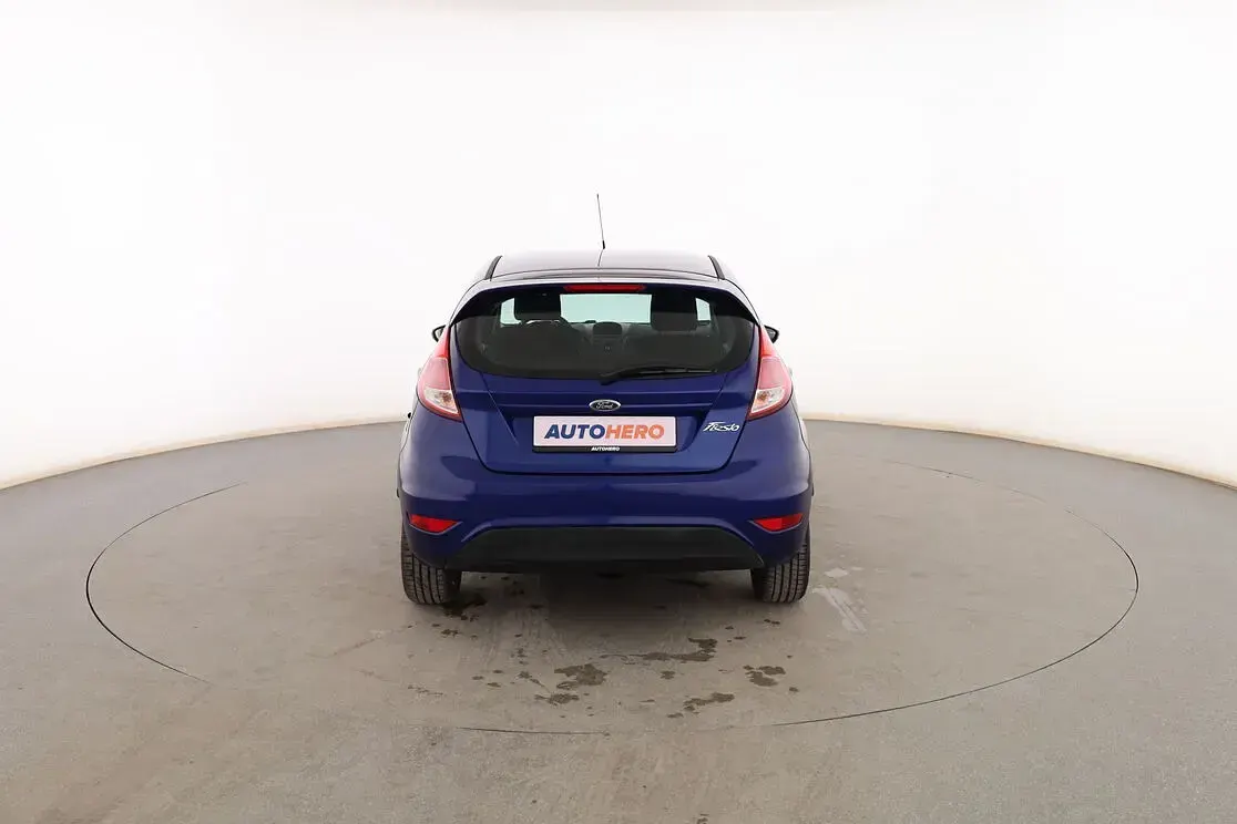 Usado Ford Fiesta Trend 82 CV (60 kW) 2014 Azul Utilitario