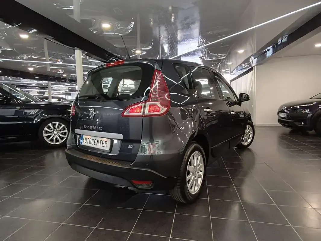 Usado Renault Scénic III Dynamique 110 CV (80 kW) 2011 Marrón Monovolumen