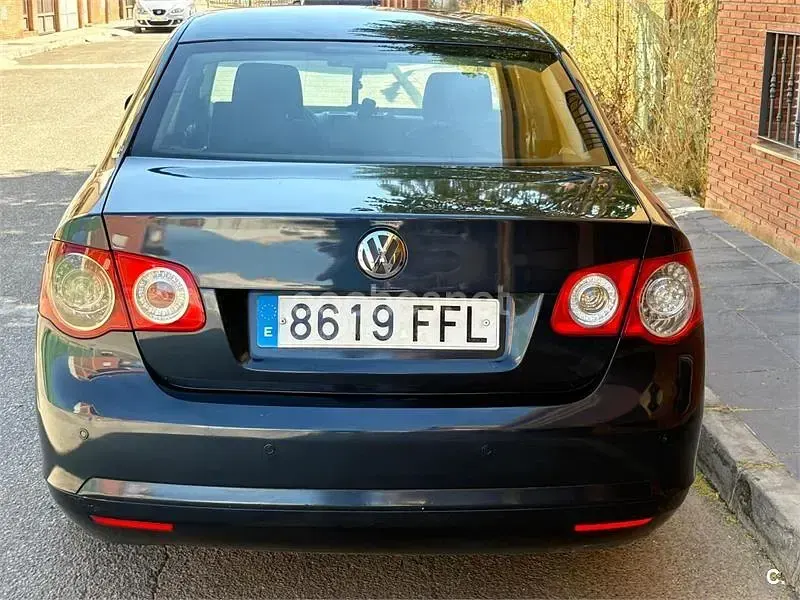 Usado VW Jetta Advance 105 CV (77 kW) 2006 Azul Berlina
