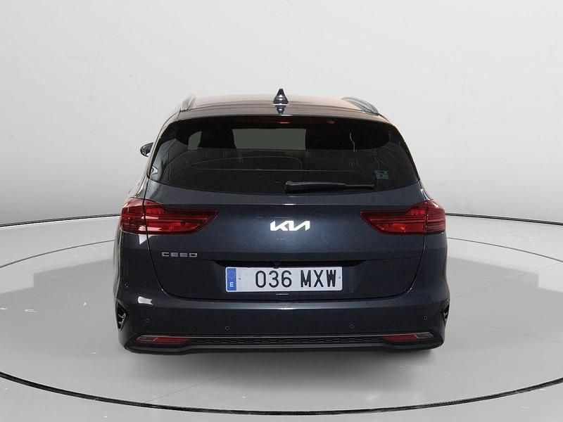 Usado Kia Ceed Style 101 CV (74 kW) 2025 Gris Utilitario