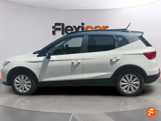 Usado Seat Arona Style 110 CV (80 kW) 2023 Blanco SUV