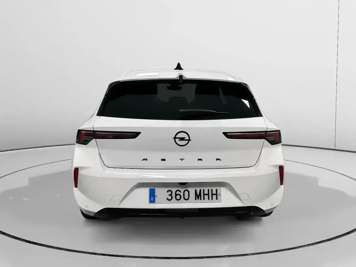 Usado Opel Astra GS Line 130 CV (95 kW) 2023 Blanco Berlina