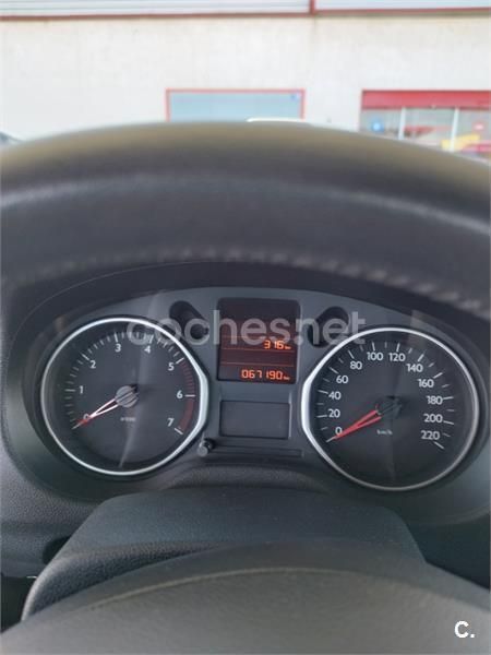 Negro Usado 2016 Citroën C-Elysee I Exclusive Berlina | 7900 € (Precio justo) - Imagen 1/4