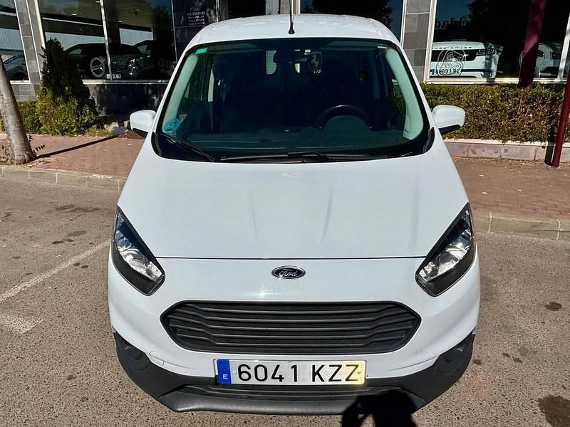 Usado Ford Transit Trend 75 CV (55 kW) 2019 Blanco Familiar