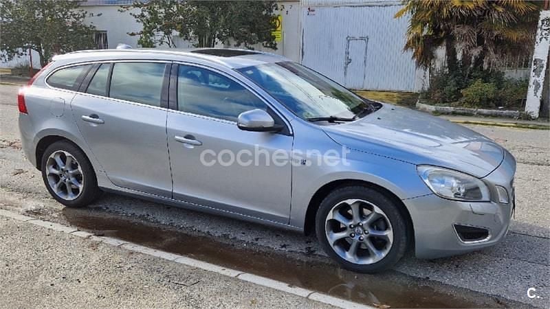 Usado Volvo V60 163 HP (119 kW) 2011 Azul Carrinha