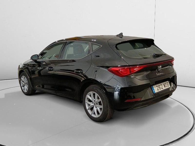 Usado Seat Leon Style 111 CV (81 kW) 2024 Negro Utilitario