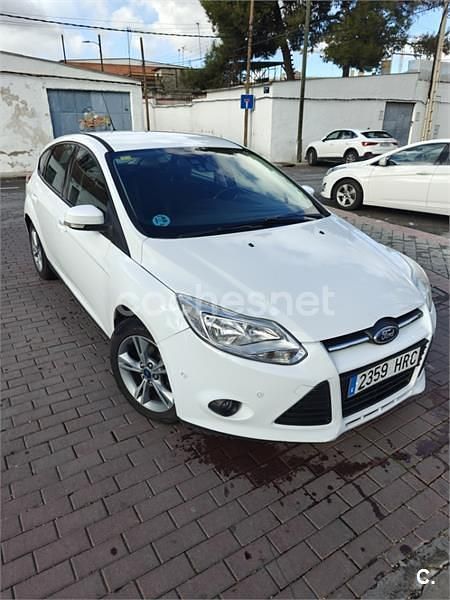 Usado Ford Focus Trend 125 CV (91 kW) 2013 Blanco Berlina