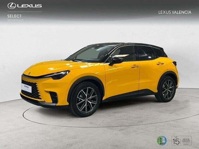 Usado Lexus LBX 136 CV (100 kW) 2025 Amarillo SUV