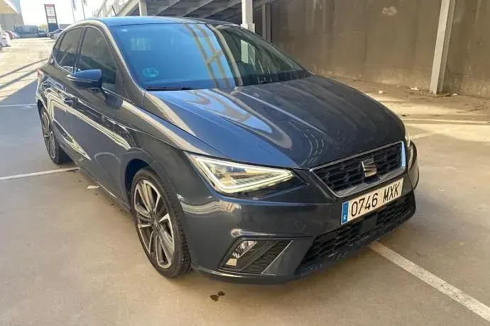 Usado Seat Ibiza FR 116 CV (85 kW) 2024 Gris Utilitario