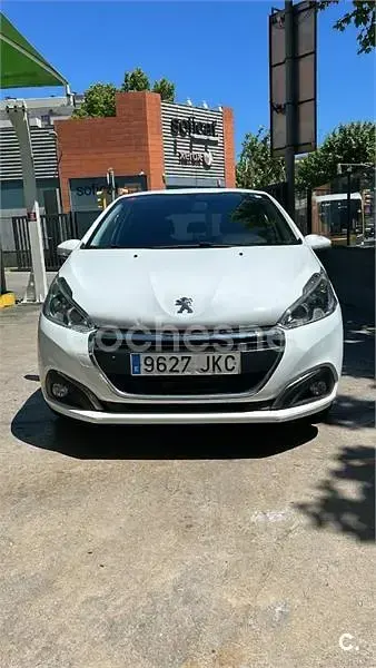 Usado Peugeot 208 Access 82 CV (60 kW) 2015 Blanco Utilitario