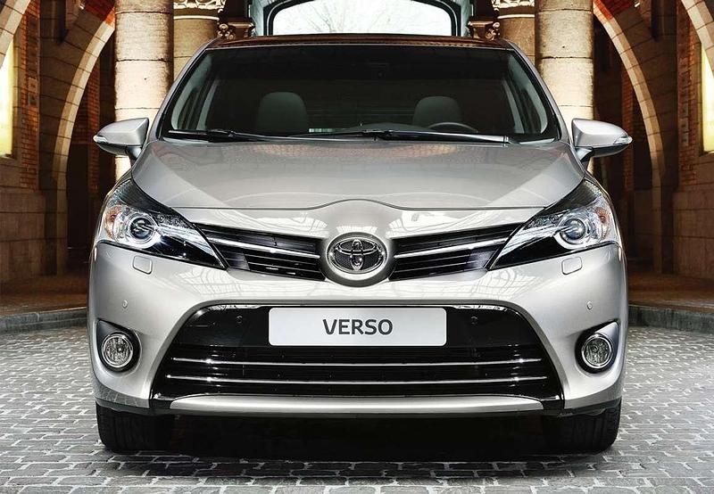 Usado Toyota Verso Business Edition 111 CV (81 kW) 2017 Rojo Monovolumen