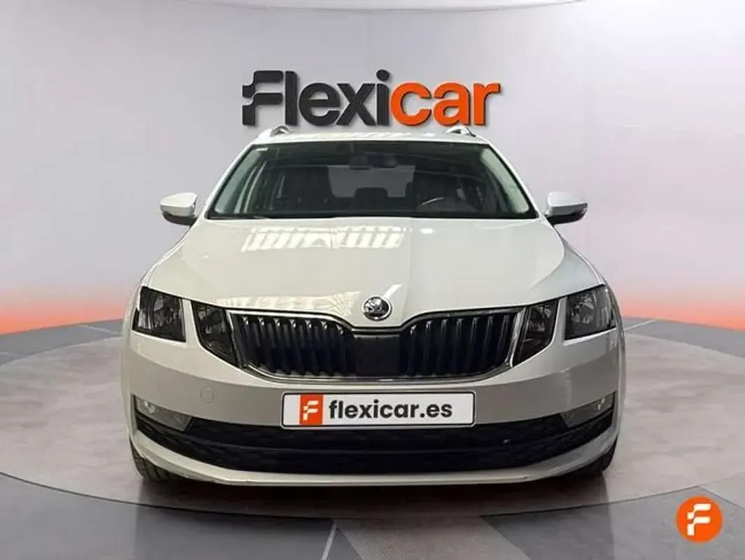 Usado Skoda Octavia Active 116 CV (85 kW) 2018 Blanco Utilitario