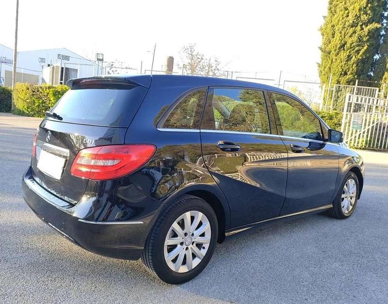 Usado Mercedes B180 109 CV (80 kW) 2013 Negro Monovolumen