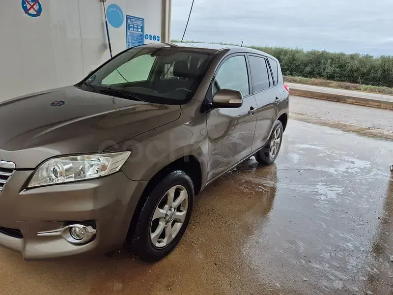 Usado Toyota RAV4 Executive 150 CV (110 kW) 2010 Beige SUV