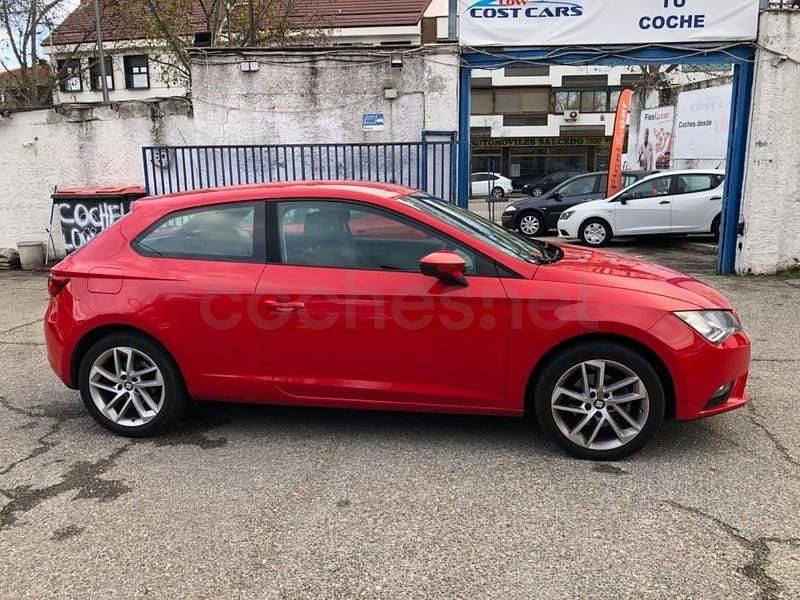 Usado Seat Leon Style 105 CV (77 kW) 2014 Rojo Berlina