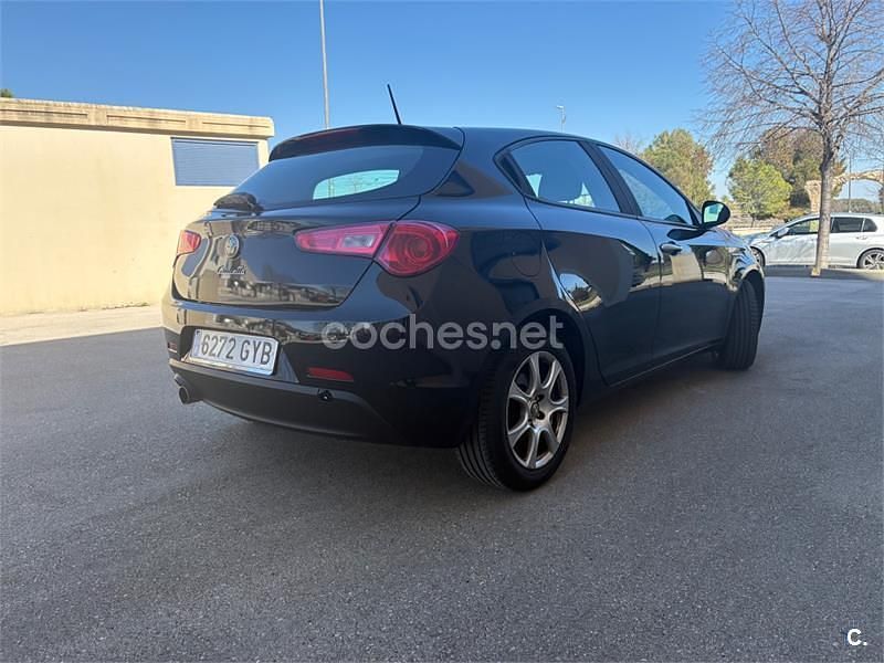 Usado Alfa Romeo Giulietta Distinctive 105 CV (77 kW) 2010 Negro Utilitario