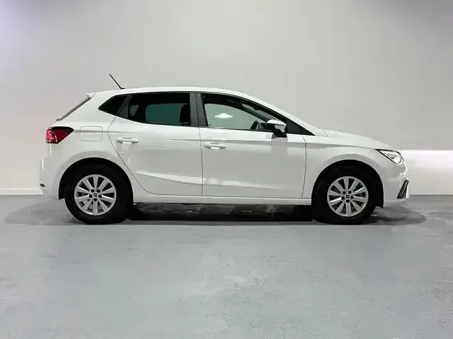 Usado Seat Ibiza Style Plus 110 CV (80 kW) 2022 Blanco Berlina