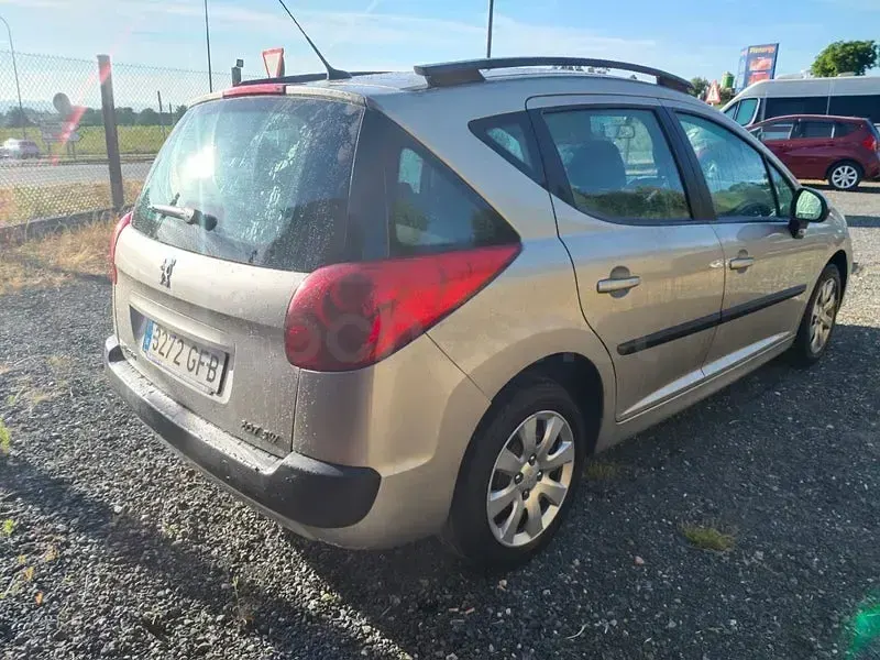 Usado Peugeot 207 95 CV (69 kW) 2008 Beige Familiar