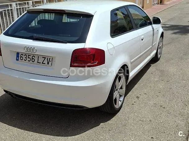Usado Audi A3 Ambition 105 CV (77 kW) 2011 Blanco Utilitario