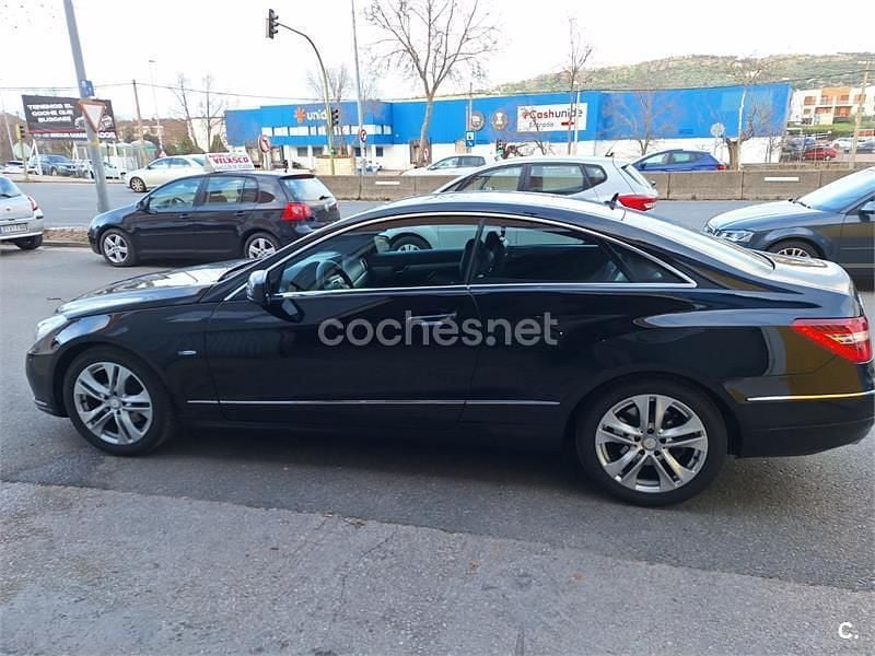 Usado Mercedes E220 170 CV (125 kW) 2010 Negro Coupe