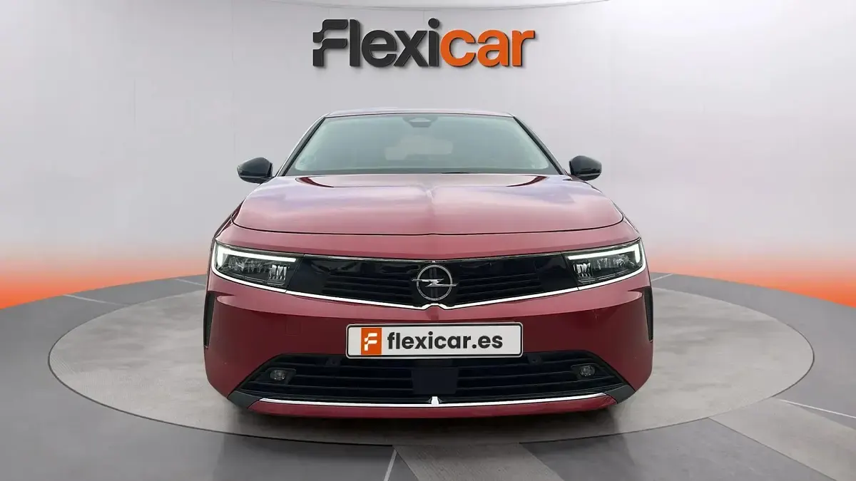 Usado Opel Astra Elegance 131 CV (96 kW) 2023 Granate Berlina