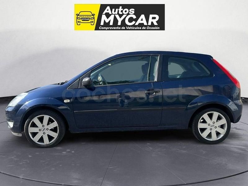 Usado Ford Fiesta Trend 80 CV (58 kW) 2005 Azul Utilitario