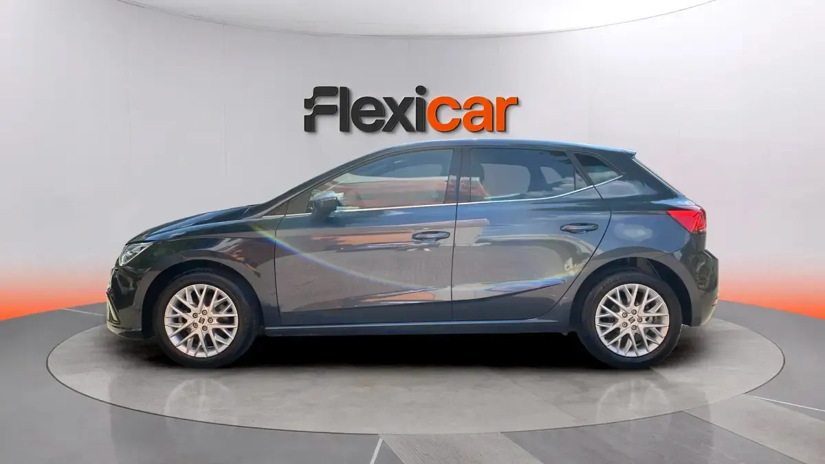 Usado Seat Ibiza XCELLENCE 116 CV (85 kW) 2025 Gris Utilitario