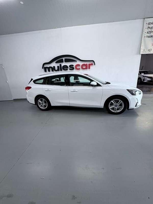 Usado Ford Focus Trend+ 120 CV (88 kW) 2019 Blanco Familiar