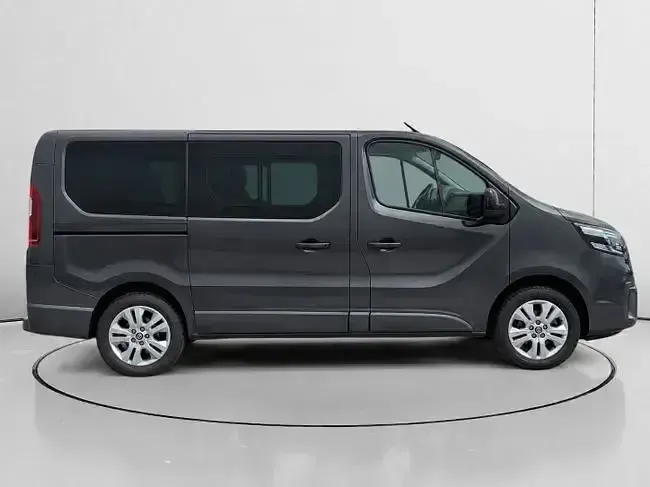 Usado Nissan Primastar Acenta 150 CV (110 kW) 2025 Gris Monovolumen