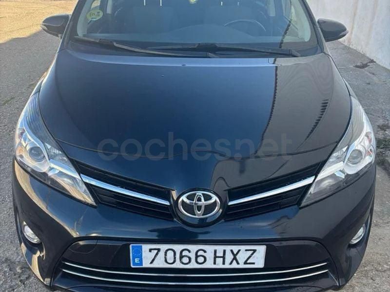 Usado Toyota Verso Comfort 112 CV (82 kW) 2014 Negro Monovolumen