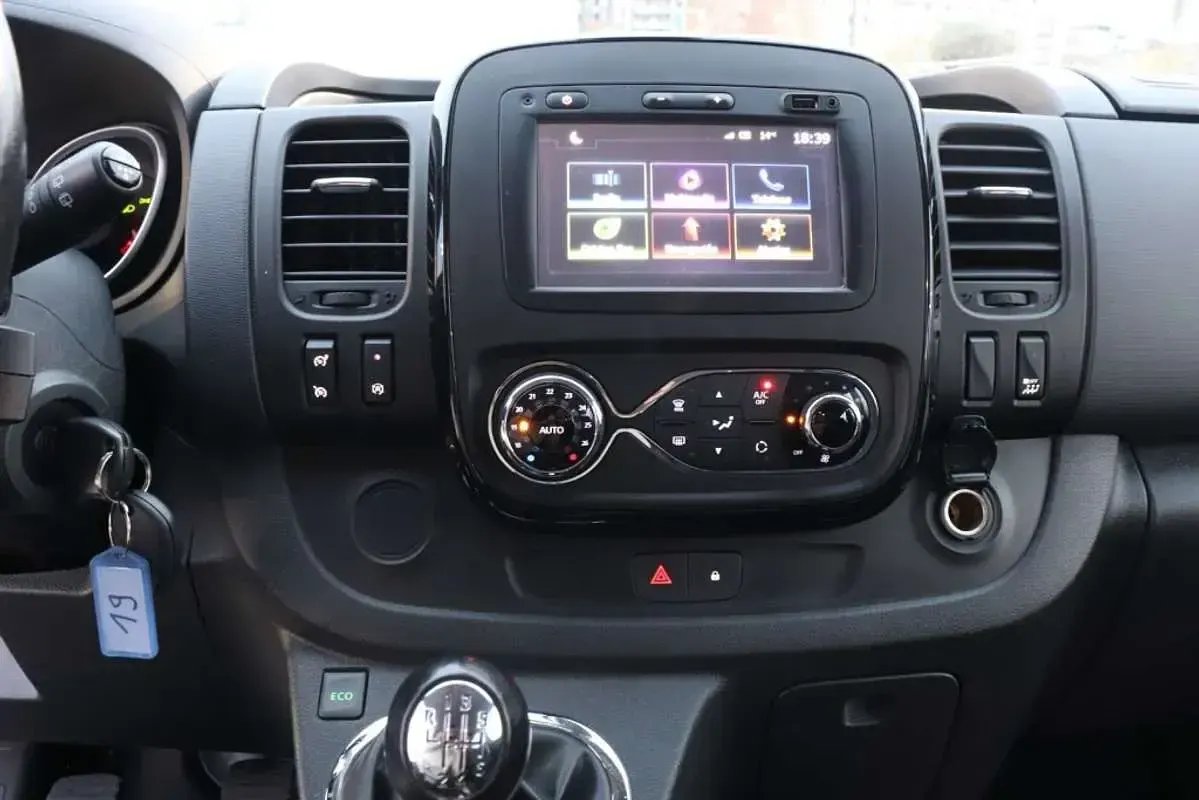 Usado Opel Vivaro S 125 CV (91 kW) 2018 Negro Monovolumen