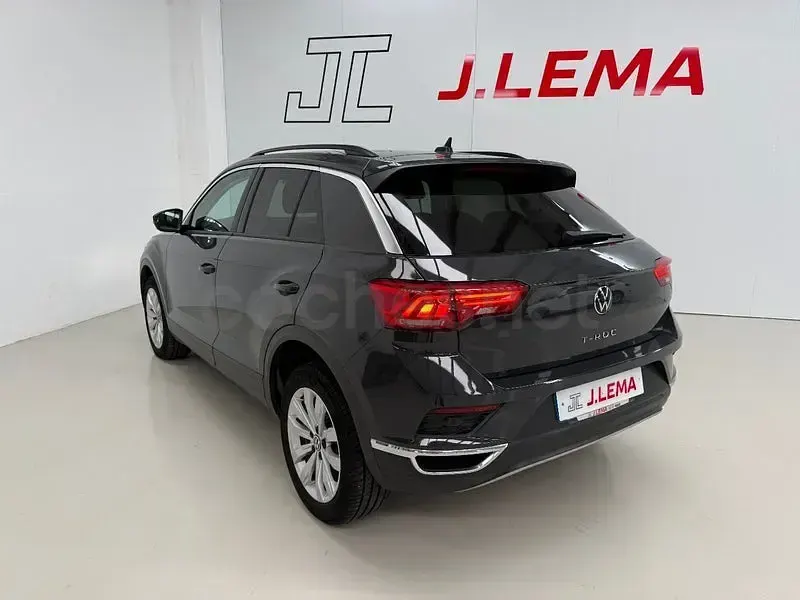 Usado VW T-Roc Advance 115 CV (84 kW) 2021 Gris / plata SUV
