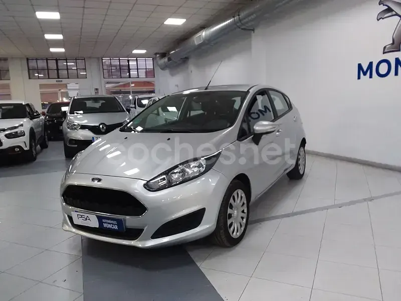 Usado Ford Fiesta Trend 100 CV (73 kW) 2016 Gris / plata Utilitario