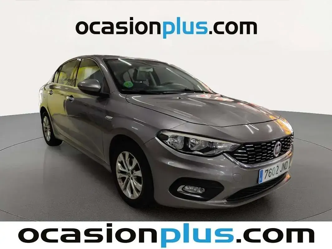 Usado Fiat Tipo Lounge 95 CV (69 kW) 2016 Gris Berlina