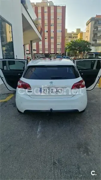 Usado Peugeot 308 Allure 110 CV (80 kW) 2015 Blanco Berlina