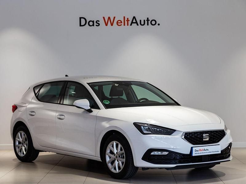 Color blanco Usado 2022 Seat Leon Style Berlina | 22.490 € (Un poco caro) - Imagen 1/4