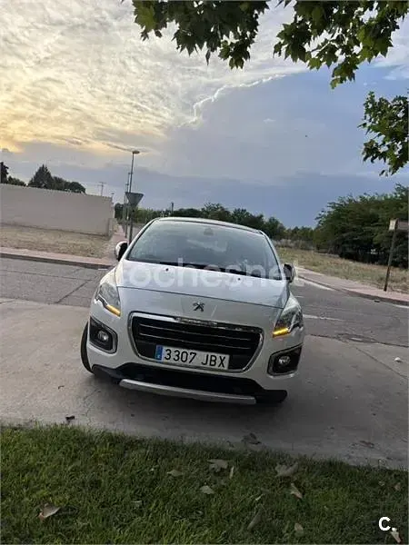Usado Peugeot 3008 Allure 120 CV (88 kW) 2014 Blanco Familiar