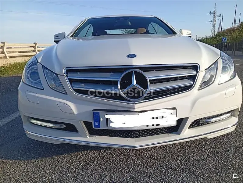 Usado Mercedes E220 170 CV (125 kW) 2011 Blanco Coupe