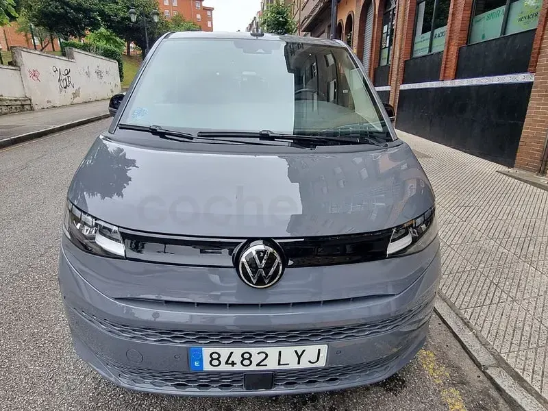 Usado VW Multivan Style 218 CV (160 kW) 2022 Gris / plata Monovolumen
