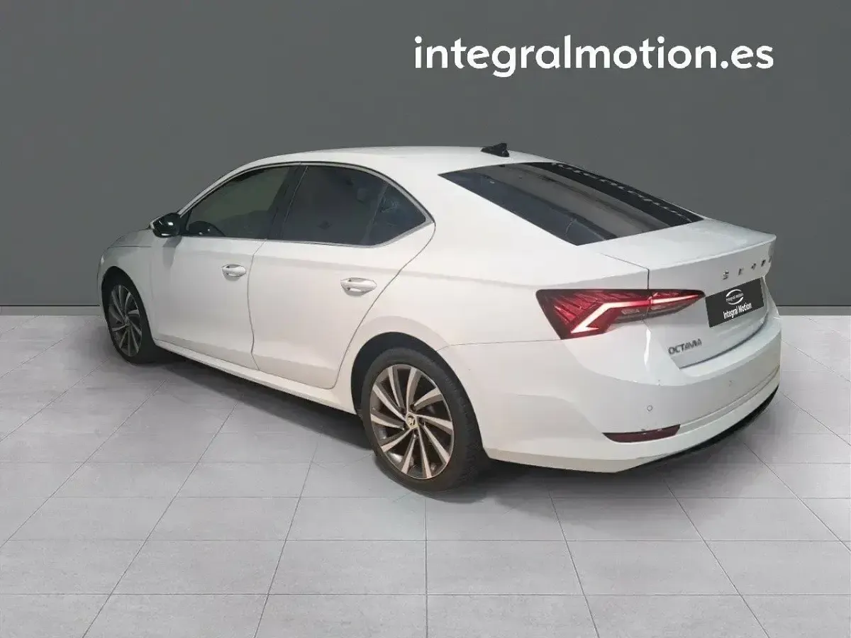 Usado Skoda Octavia Style 150 CV (110 kW) 2020 Blanco Berlina