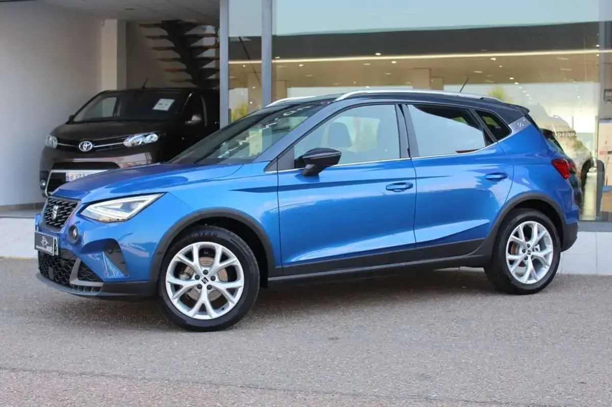Usado Seat Arona FR 115 CV (84 kW) 2024 Azul SUV