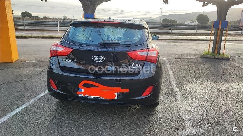Usado Hyundai i30 90 CV (66 kW) 2013 Negro Berlina
